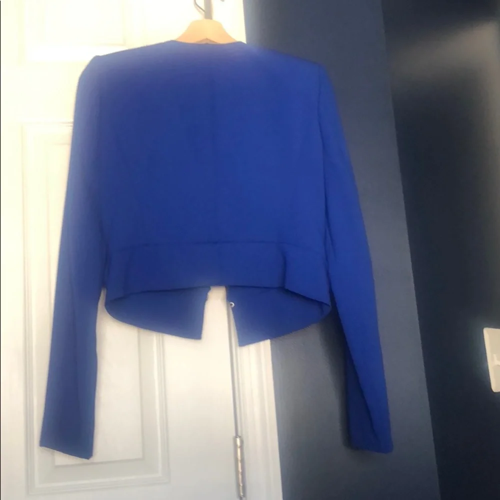 BCBGmaxzaria Blue crop blazer